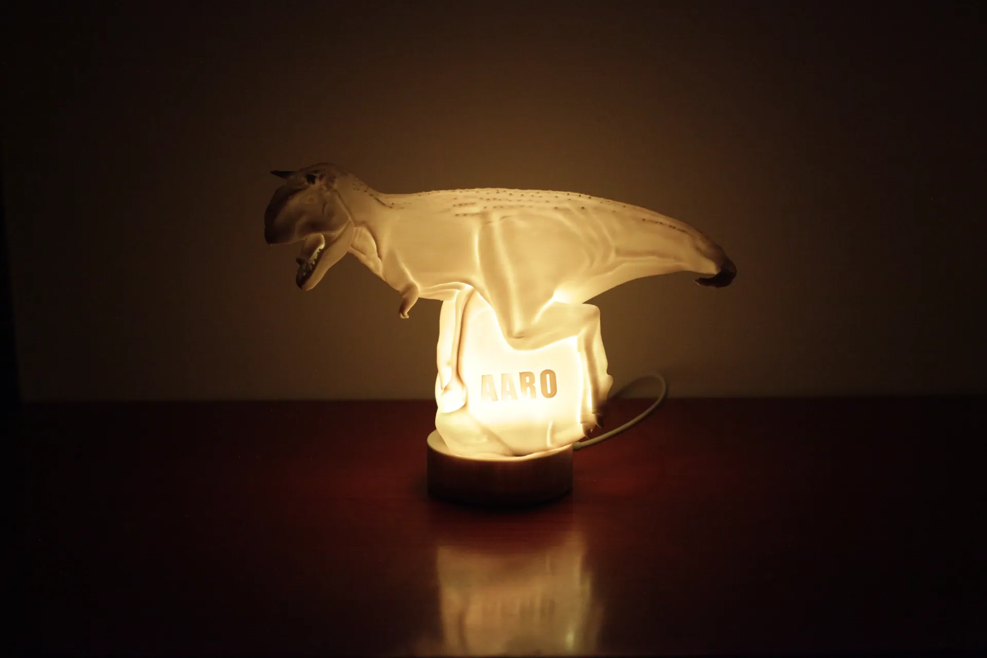 CARNOTAURUS (ZONDER NAAM , GEEN LAMPJE - ENKEL FIGUURTJE)